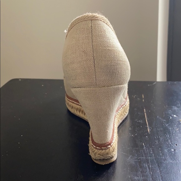 Tory Burch gold wedges - Picture 5 of 9